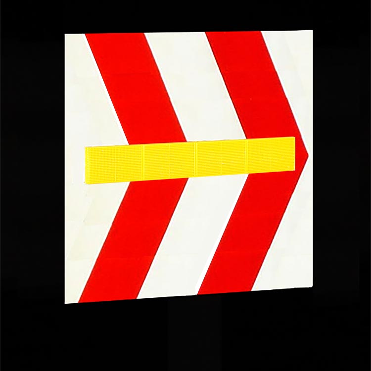 曲線部誘導標 シェブロン|かもめプレート